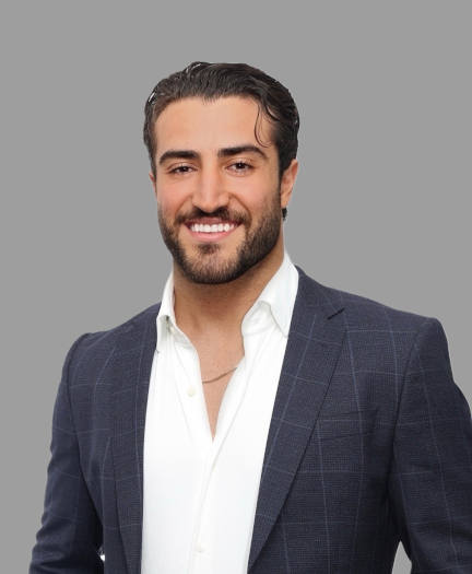 Dr Barb headshot of him smililing